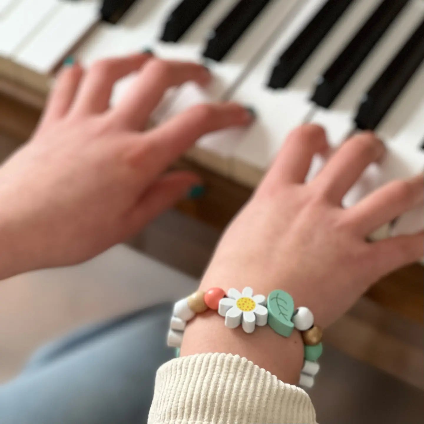 Armbånd perlesett Daisy | gaveeske