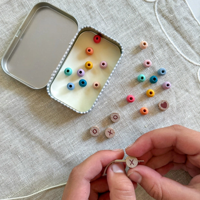 Armbånd perlesett gaveeske | vennskapsarmbånd xoxo