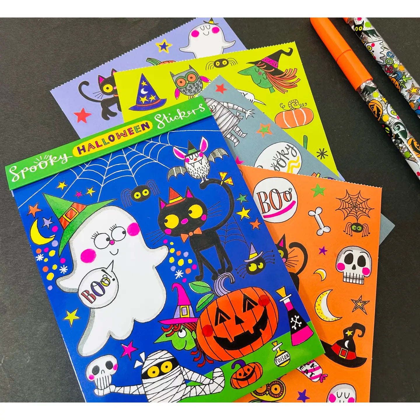 klistremerkebok Halloween