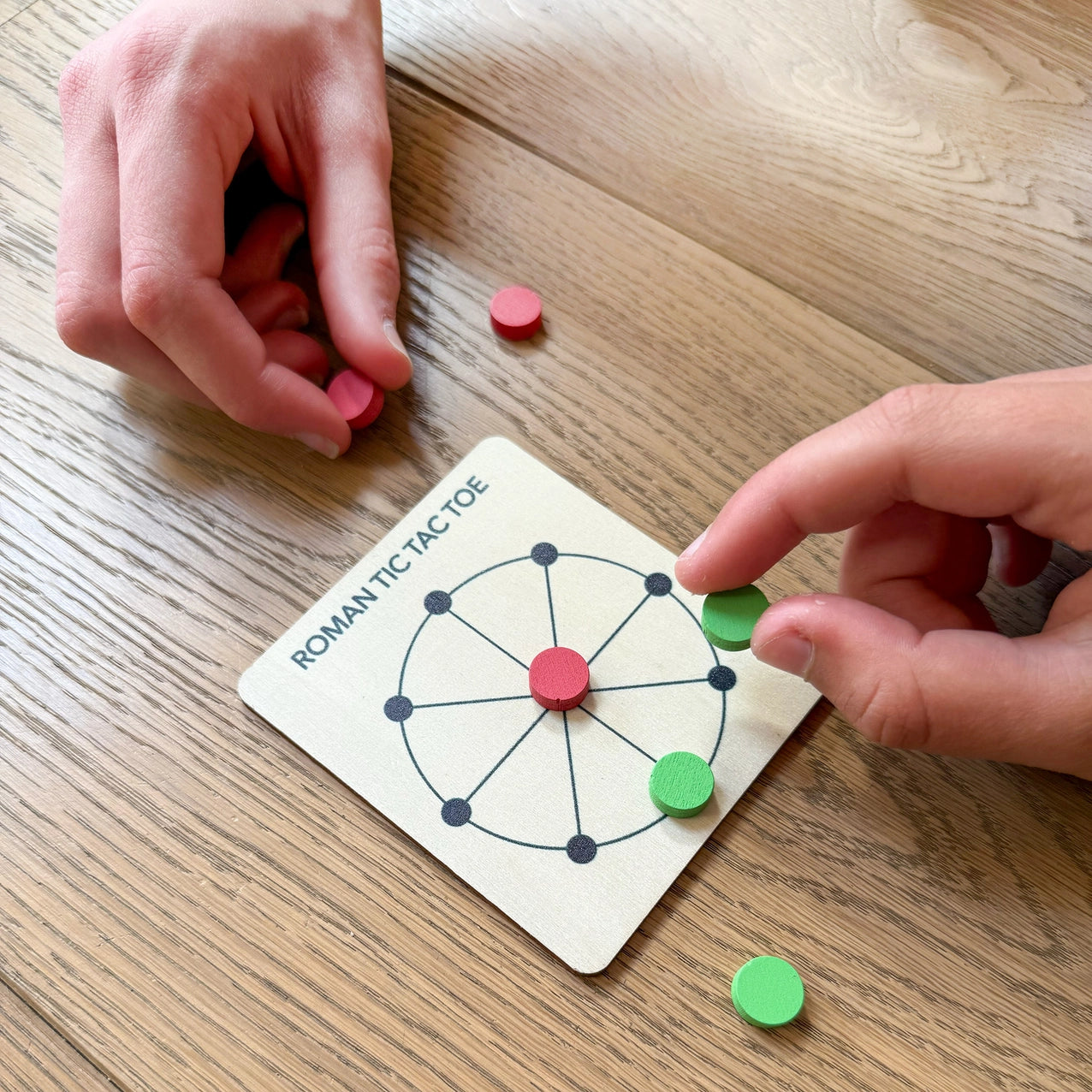 Lite brettspill | "game of Roman Tic Tac Toe"